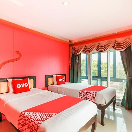 Oyo 768 First Station Hotel Chiang Mai Exterior foto