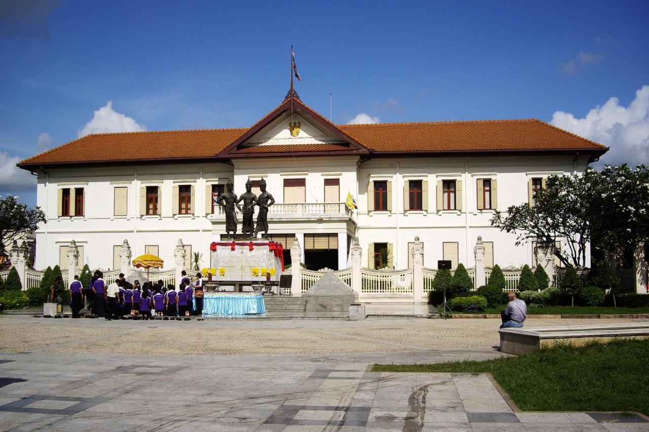 Oyo 768 First Station Hotel Chiang Mai Exterior foto