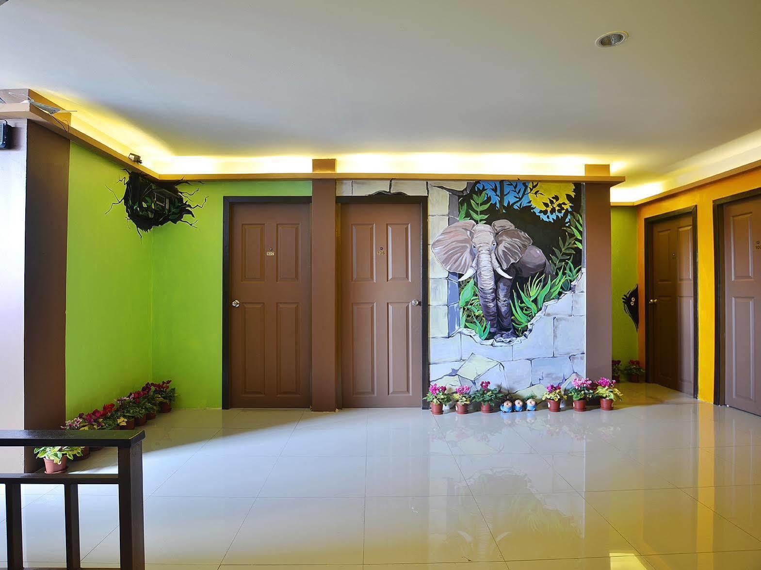 Oyo 768 First Station Hotel Chiang Mai Exterior foto