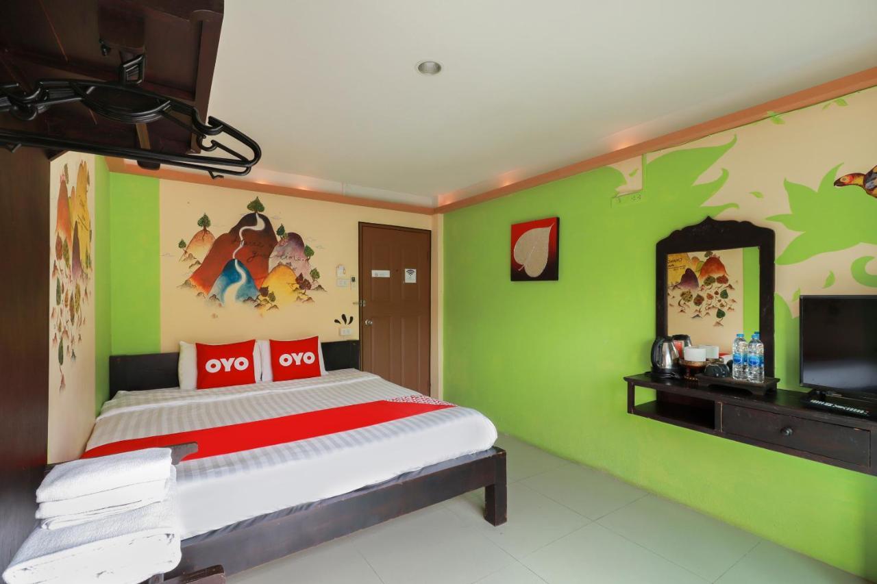 Oyo 768 First Station Hotel Chiang Mai Exterior foto