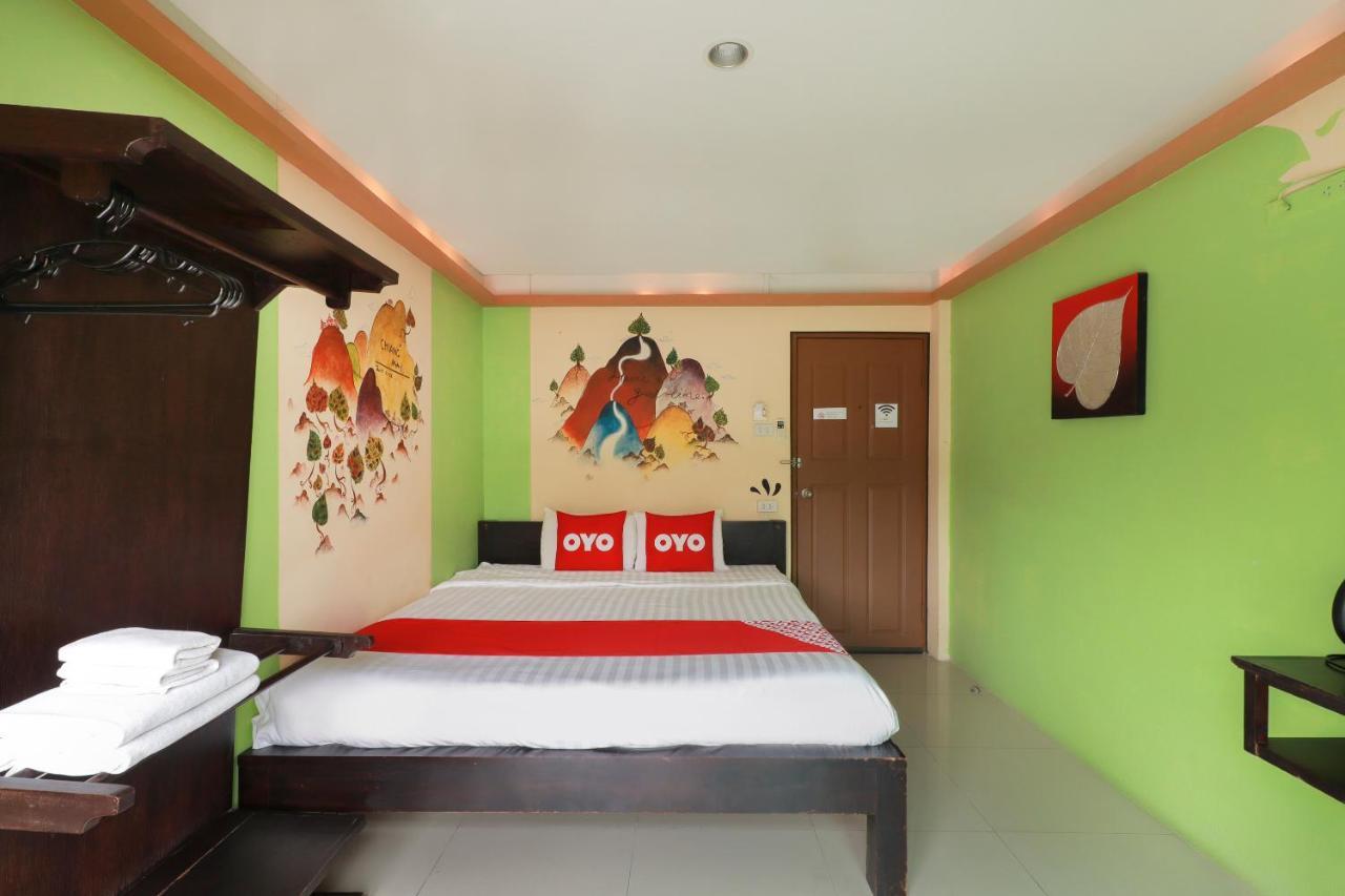Oyo 768 First Station Hotel Chiang Mai Exterior foto