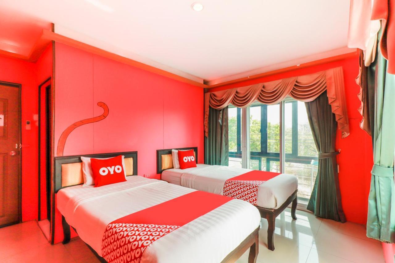 Oyo 768 First Station Hotel Chiang Mai Exterior foto