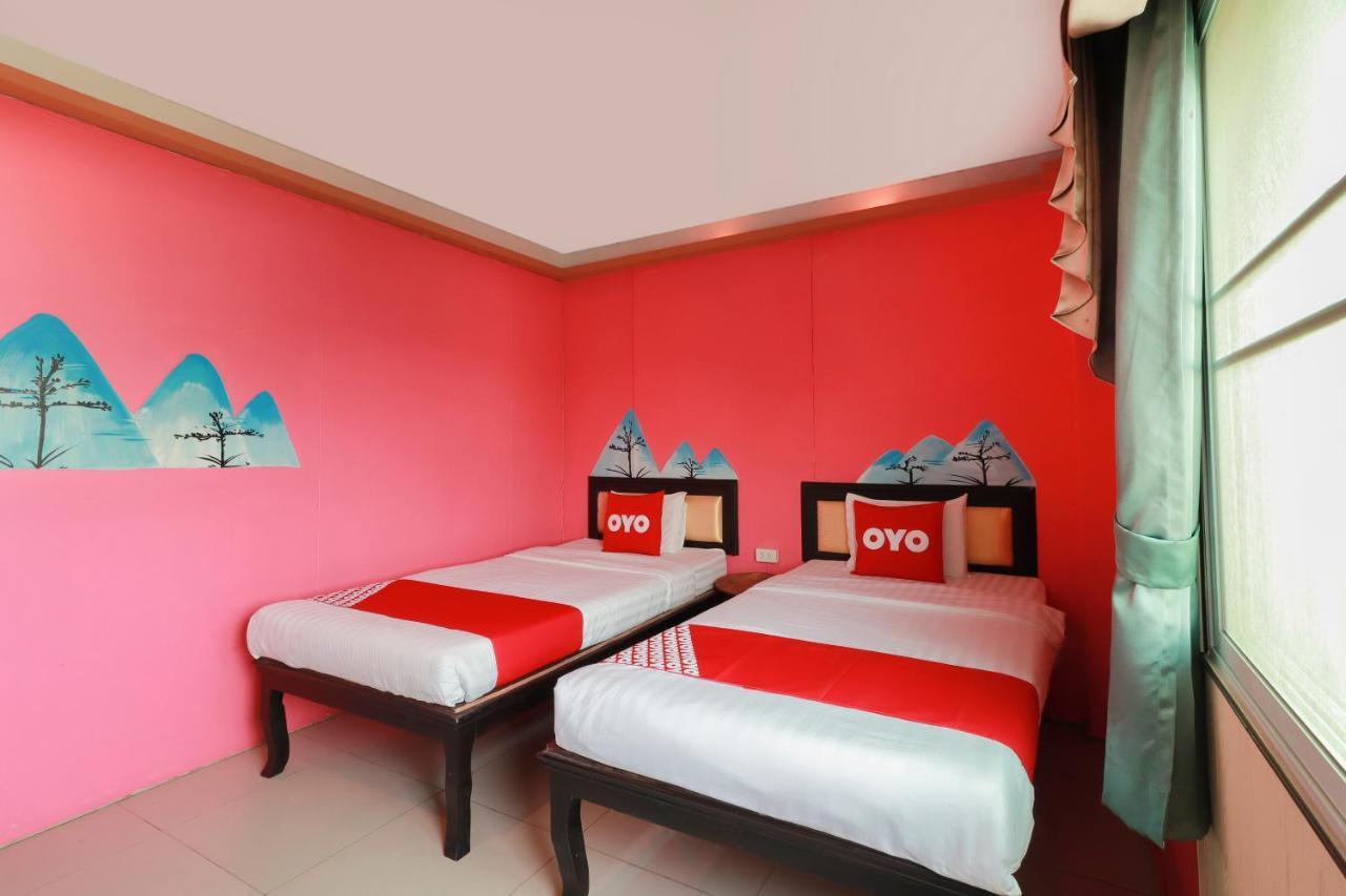 Oyo 768 First Station Hotel Chiang Mai Exterior foto